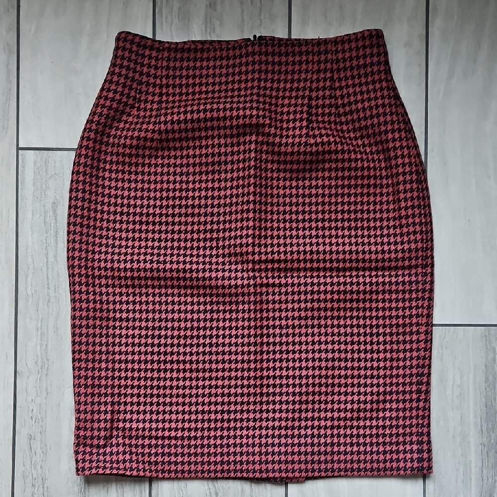 Jones New York Pink and Black Houndstooth Pencil Skirt